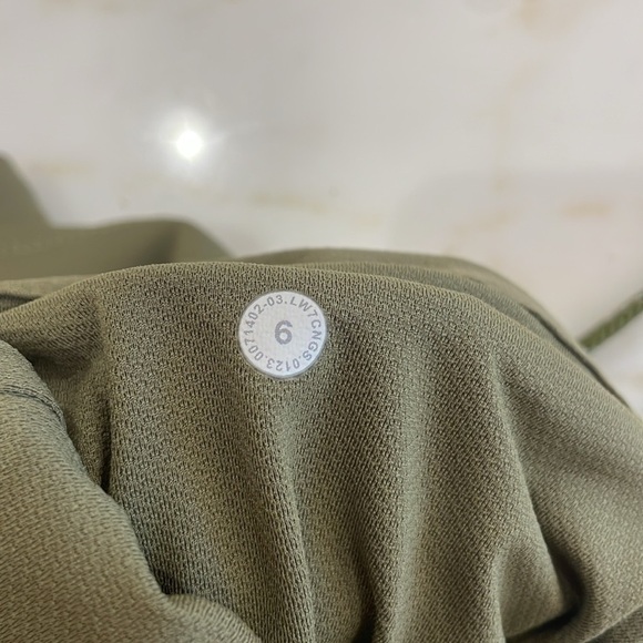 Lululemon WovenAir High-Rise Hiking Short 4"—Great!!  Like New Condition! Size 6 - Picture 10 of 10